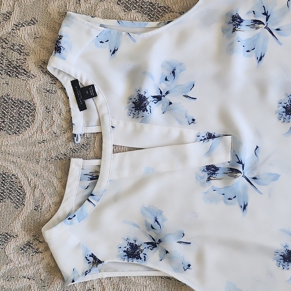 Ann Taylor Shell - Picture 2 of 2